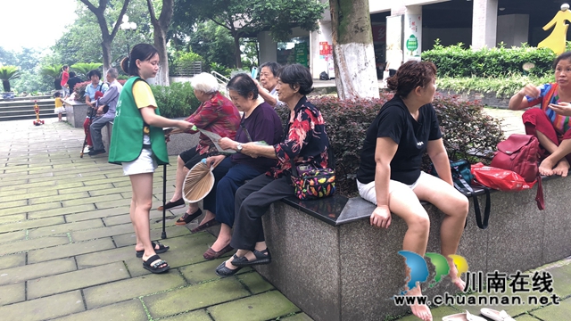 江阳区大山坪街道：服务进小区，筛查送健康(图1)