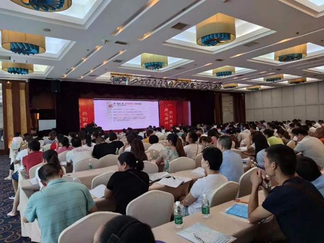 古蔺县300余名药品从业人员集体“充电”(图1)