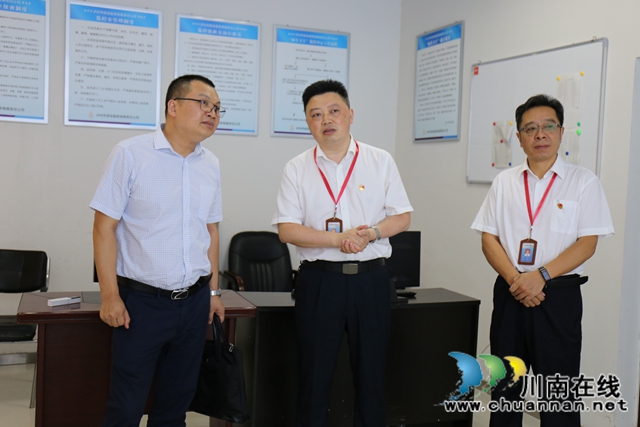 泸州市国资委主任杜磊率队调研融通安防集团(图3)