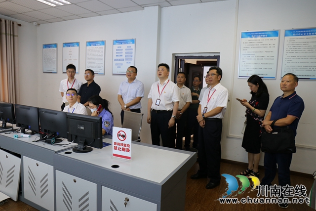 泸州市国资委主任杜磊率队调研融通安防集团(图7)