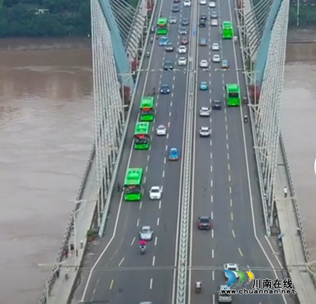 泸州长江大桥封桥后 过江公交客流日均增长2.7万人次