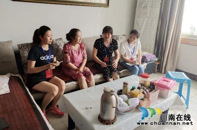 江阳区北城街道：人大代表小组走访群众收集意见(图2)