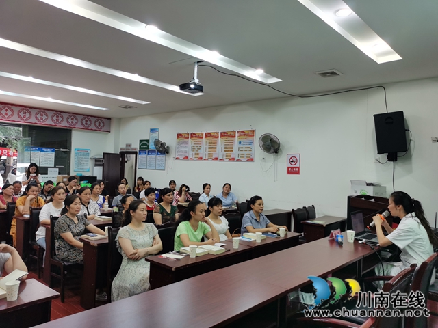 龙马潭区红星街道总工会职工大讲堂开讲啦！(图2)