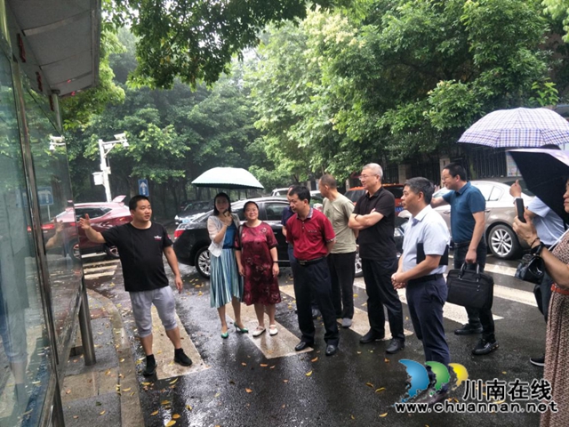 泸县人大调研龙马潭区红星街道大驿坝社区人大工作(图2)