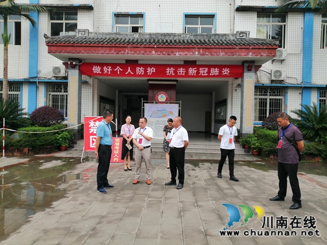 冯图到合江县九支中学检查中考工作(图3)