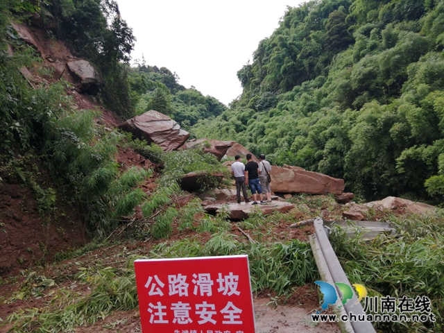 合江县先滩镇人大代表助力防汛防洪(图1)