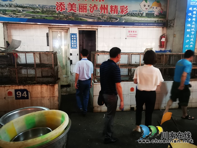 龙马潭区小市街道全面推进城区活禽定点屠宰和白条禽上市工作(图1)