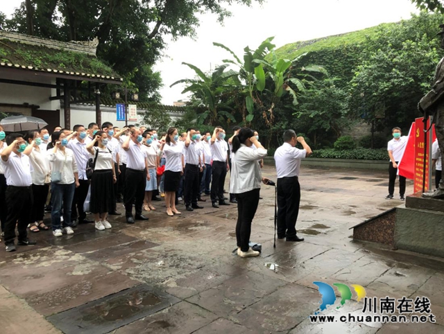 泸州市自然资源和规划局基层党支部与况场街道党工委联合开展红色教育主题活动(图1) 泸州市自然资源和规划局基层党支部与况场街道党工委联合开展红色教育主题活动(图1)