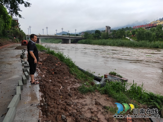 泸县玉蟾街道：“红色马甲”排隐患，安全度汛暖人心(图3)