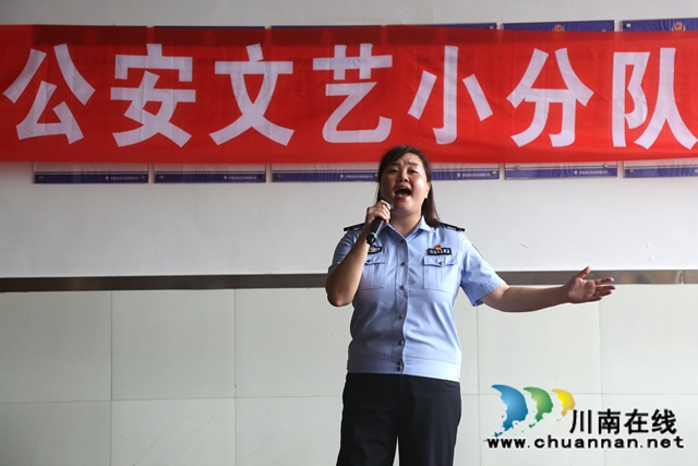 接地气、送温暖！泸州公安“文艺小分队”到泸县开展慰问演出(图3)