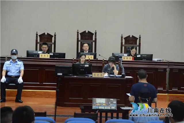 江阳区法院公开开庭审理一起“套路贷”刑事案件，8人被指控涉嫌诈骗(图2)