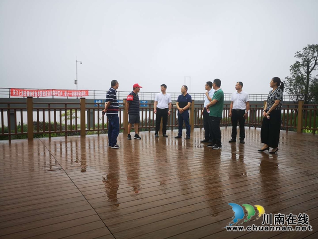 “省安全社区”评审专家组调研龙马潭区罗汉街道(图1)