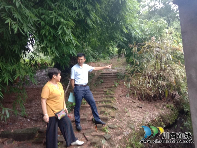 泸县云龙镇:地质灾害防治工作获点赞,群众送锦旗(图2) 泸县云龙镇:地质灾害防治工作获点赞,群众送锦旗(图2)