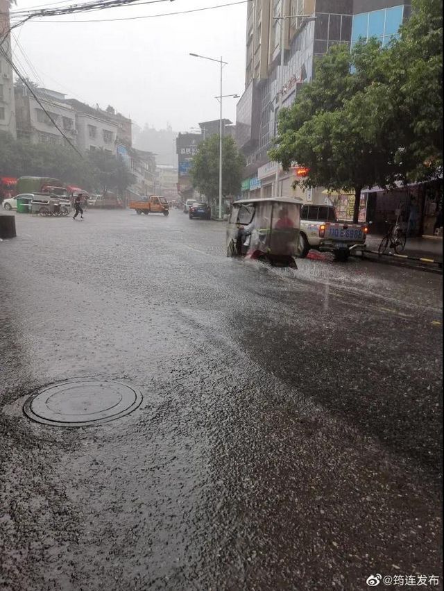 启动24小时应急状态！宜宾多地出现山体滑坡、道路垮塌、农田被淹！(图2)