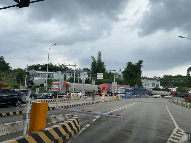 突发！内宜高速永安至白马段发生边坡塌方，交警已临时封路！往内江车辆须从永安绕行(图4)