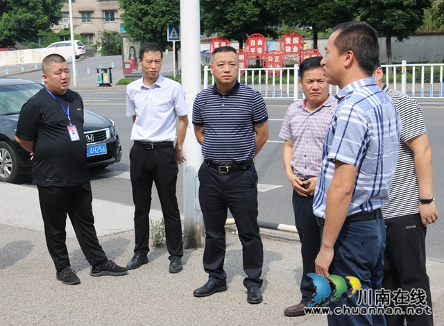 龙马潭区人大代表石磊检查指导莲花池街道防汛减灾工作(图1)