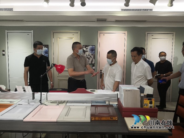 人大代表在行动,廖全军带队到合江县“双走访”(图2) 人大代表在行动,廖全军带队到合江县“双走访”(图2)