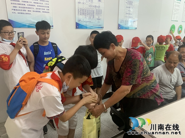 江阳区华阳街道竹苑社区开展“成长吧青少年—爱心公益”系列社会实践活动（二）(图1)