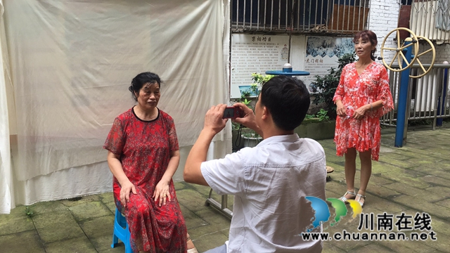 江阳区北城街道组织“公益摄影·青春助力”活动暖民心(图2)