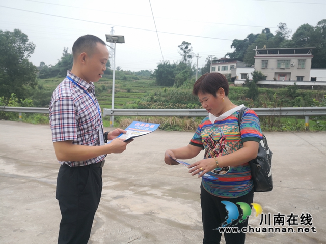 泸县玉蟾街道持续开展扫黑除恶宣传活动(图3)