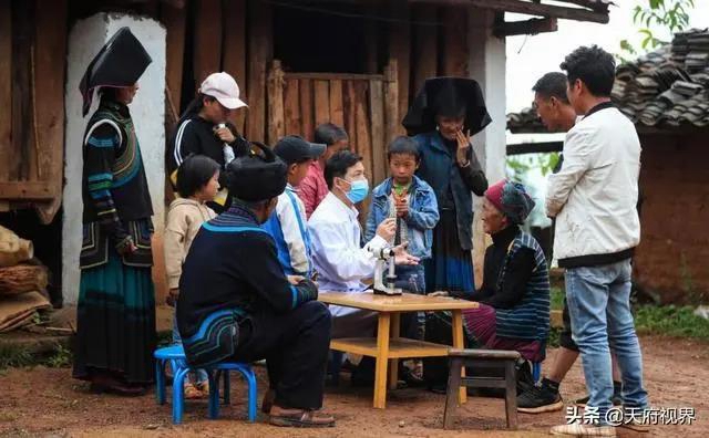 《人民日报》上刊发了一张他的大图(图5)