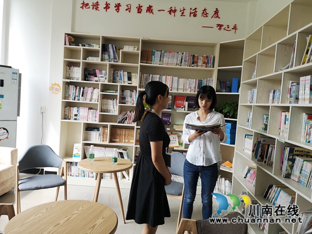 泸县玉蟾街道督导新时代文明实践站建设工作(图2)