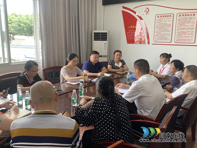 泸县纪委到玉蟾街道调研村（居）务公开工作(图1)