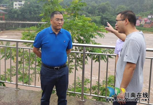 曹阳到泸县玉蟾街道督导防汛减灾工作(图1)