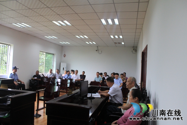 纳溪：人大代表进法庭，法律监督促公正(图1)