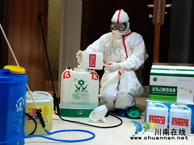 龙马潭胡市中心卫生院“逆行者”斯敏：挑战不可能的“小个子大能量医生”(图2)