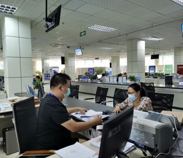 快速解决企业当务之急，泸州市场监管获泸州老窖点赞！(图1)