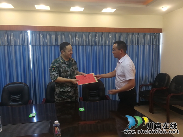 龙马潭区小市街道开展“八一”节集中走访慰问活动(图3) 龙马潭区小市街道开展“八一”节集中走访慰问活动(图3)