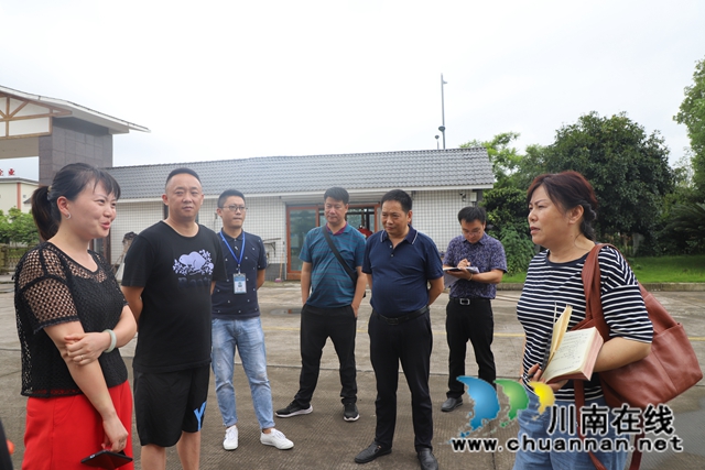 泸县玉蟾街道召开省级安全社区建设复评现场评定会(图3)