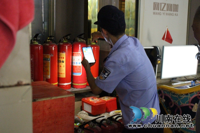 泸县玉蟾街道开展文化娱乐场所专项检查(图1)