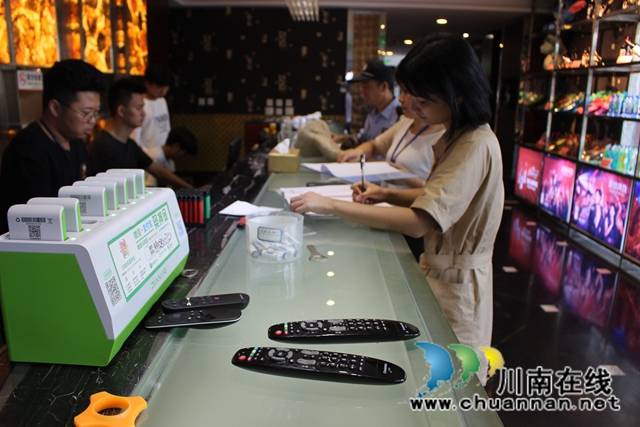 泸县玉蟾街道开展文化娱乐场所专项检查(图2)