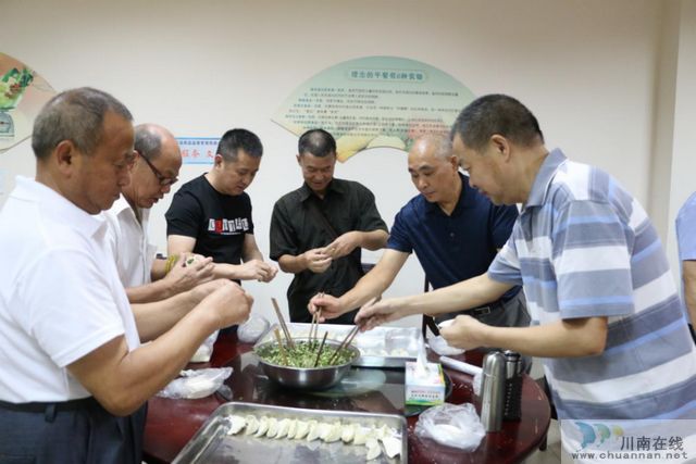 龙马潭区红星街道天立社区开展“庆八一”建军节93周年系列活动(图2) 龙马潭区红星街道天立社区开展“庆八一”建军节93周年系列活动(图2)