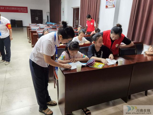 “志愿者服务队”走进内江寿溪桥社区关爱留守儿童(图1)