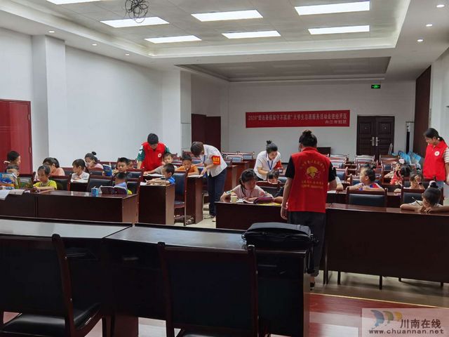 “志愿者服务队”走进内江寿溪桥社区关爱留守儿童(图2)