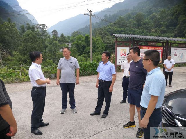 合江县委书记李仁军深入先滩镇调研脱贫攻坚工作(图4) 合江县委书记李仁军深入先滩镇调研脱贫攻坚工作(图4)