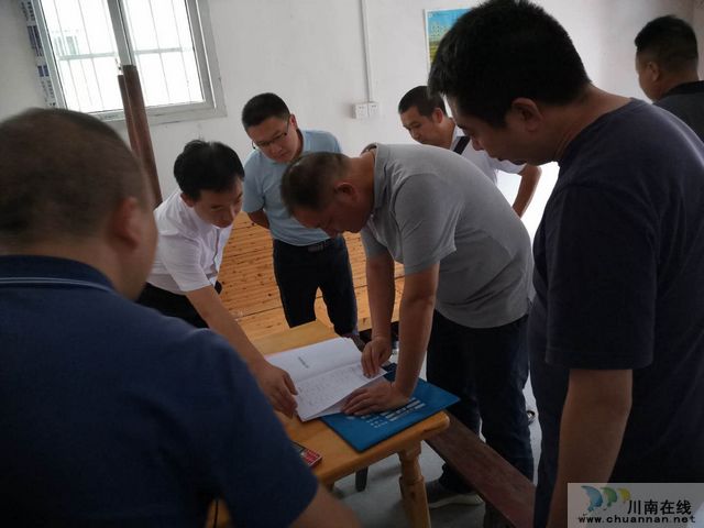 合江县委书记李仁军深入先滩镇调研脱贫攻坚工作(图3) 合江县委书记李仁军深入先滩镇调研脱贫攻坚工作(图3)