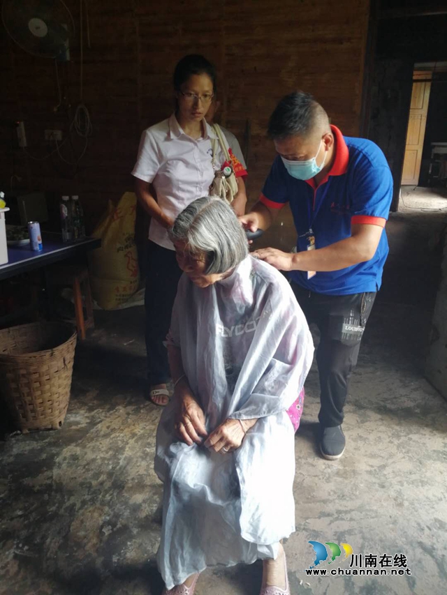 内江经开区靖民镇石坝村开展居家养老服务活动(图1)