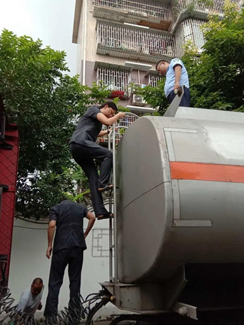 江阳法院开展紧急搬迁执行行动，确保长江二桥顺利修建(图3)