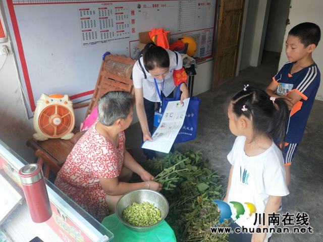 内江经开区靖民镇石马村加大力度打击通讯网络诈骗宣传(图1) 内江经开区靖民镇石马村加大力度打击通讯网络诈骗宣传(图1)