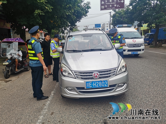 泸县玉蟾街道开展五联动执法检查(图2)