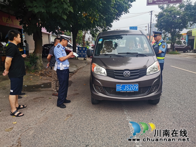 泸县玉蟾街道开展五联动执法检查(图1)