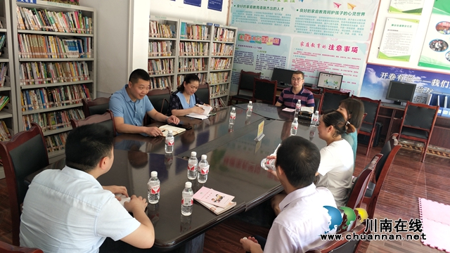 王誉华到江阳区泰安社区指导全国文明城市建设工作(图1)