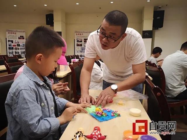 “恐龙研学游 彩灯璀璨夜”精品线路推荐一：自贡盐龙灯研学游(图4)