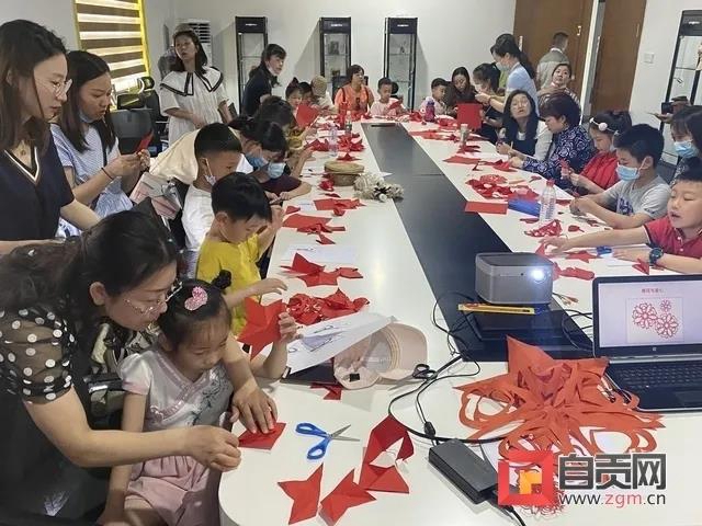 “恐龙研学游 彩灯璀璨夜”精品线路推荐一：自贡盐龙灯研学游(图6)