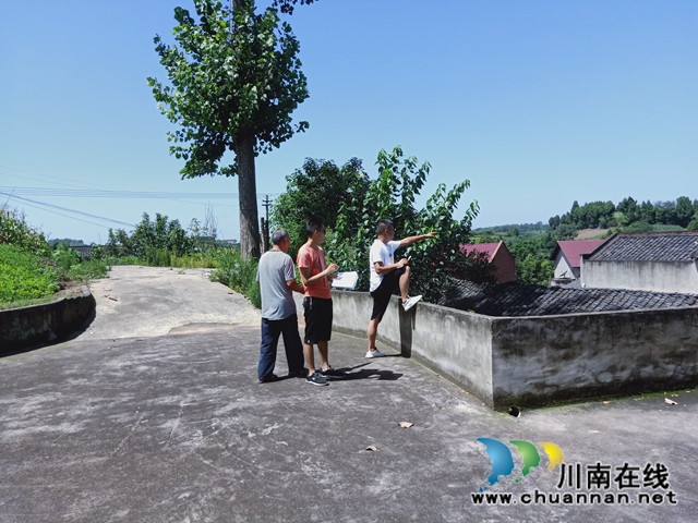 内江经开区凉风社区:做好人口普查工作,网格员对您的“第七表白”(图1) 内江经开区凉风社区:做好人口普查工作,网格员对您的“第七表白”(图1)