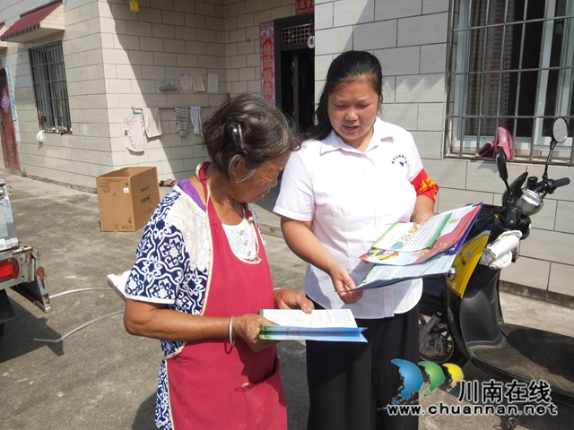 内江经开区靖民镇双塘村：宣传进农家，持续推进创文明城市(图1)